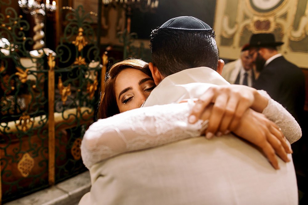 Can a Rabbi Officiate an Interfaith Wedding? What Couples Should Know