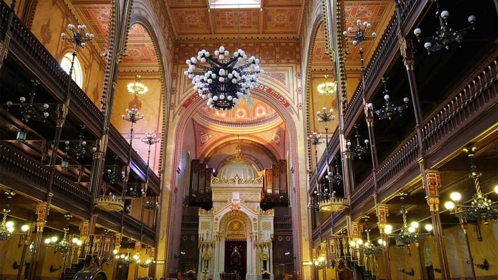 Different Types of Jewish Synagogues Have Varying Practices  