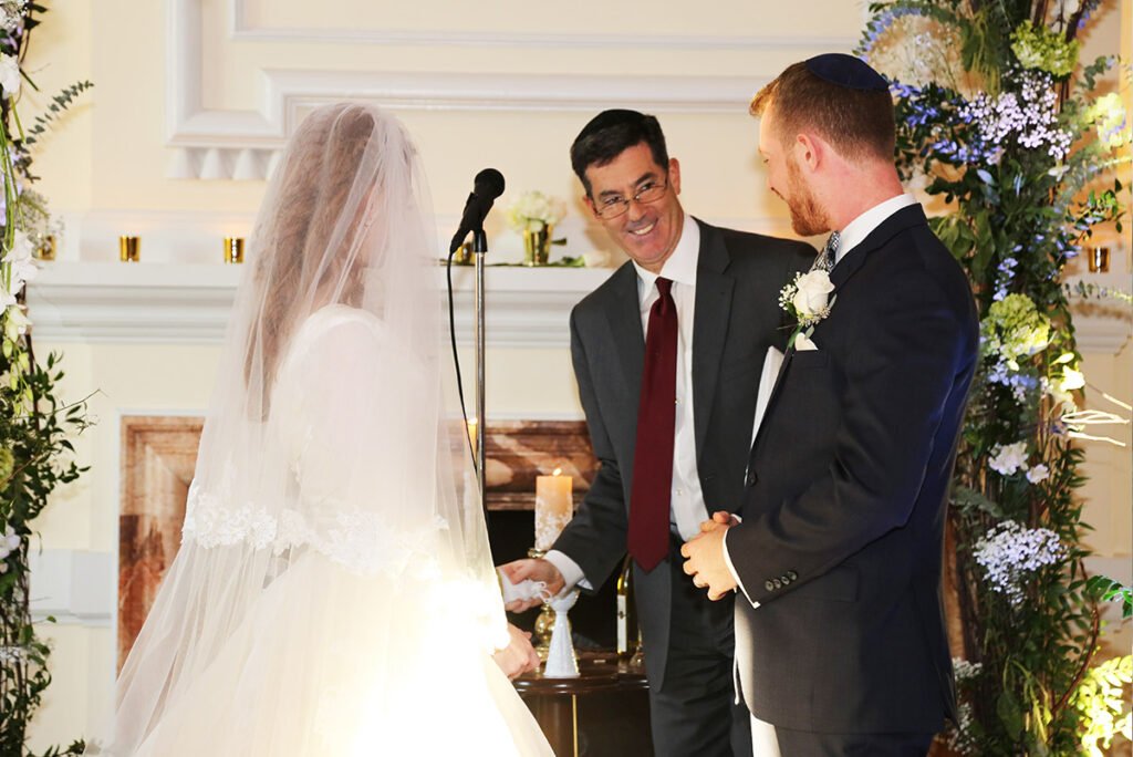 How can you find a rabbi for a private ceremony?
